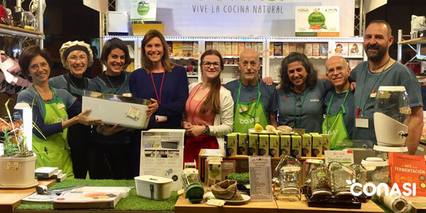 Valerie de Vacuvita junto ao equipo de Conasi